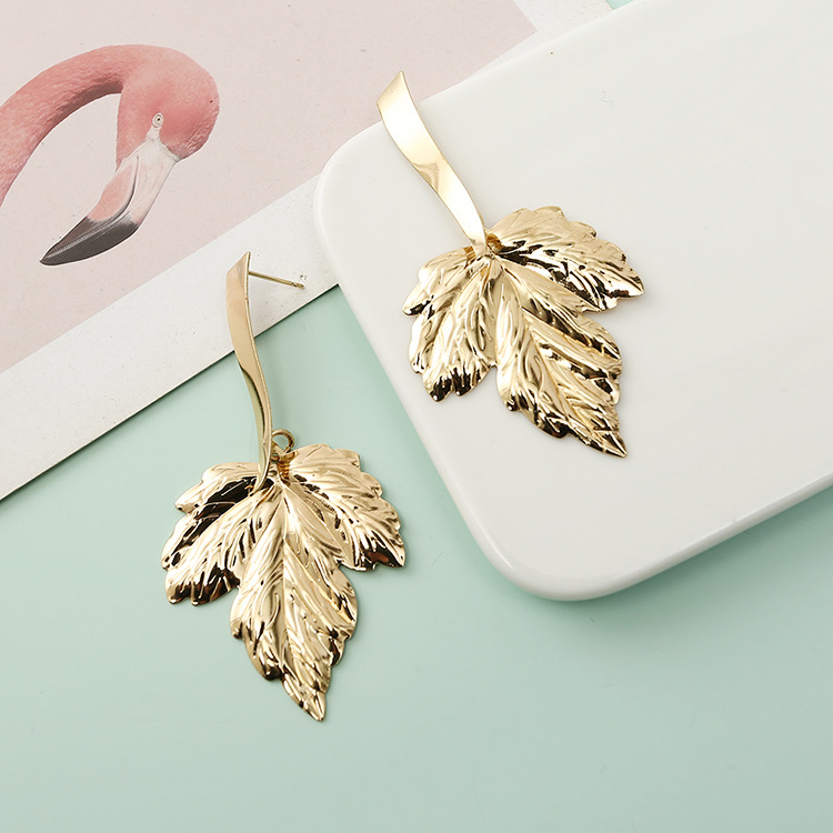 Fashion Maple Leaf Alloy Long Earrings Wholesale display picture 3