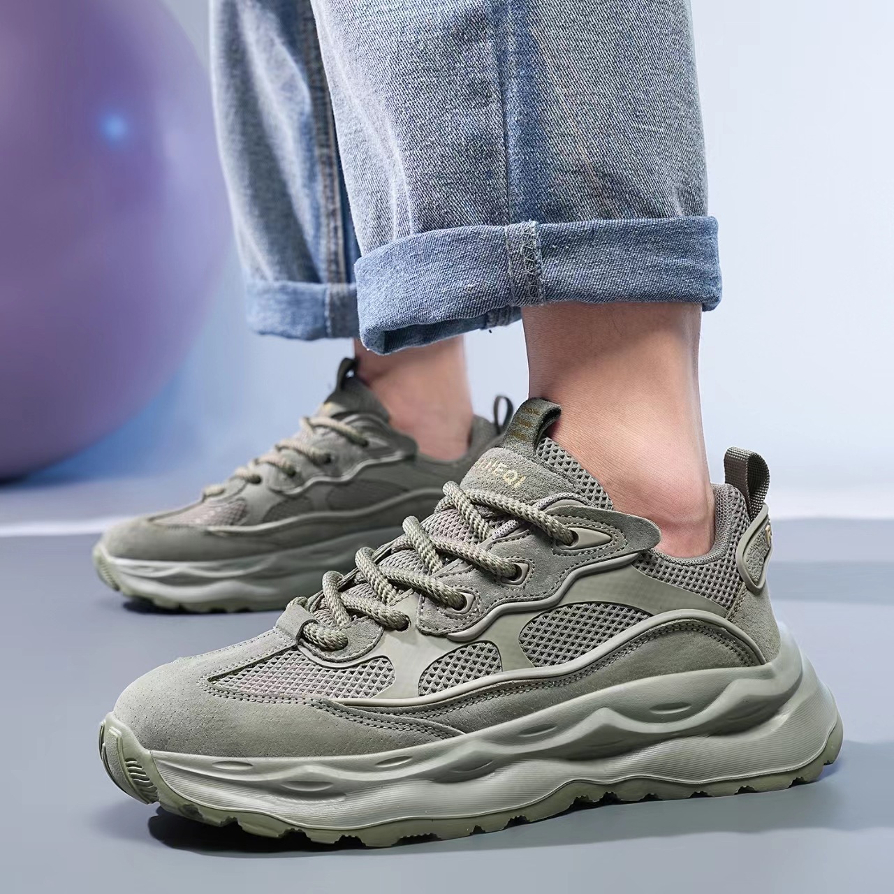 Zapatos de hombre de moda 2024 nuevos zapatos de malla transpirables de verano aumentan la altura de los zapatos deportivos casuales de hombre zapatos de suela gruesa