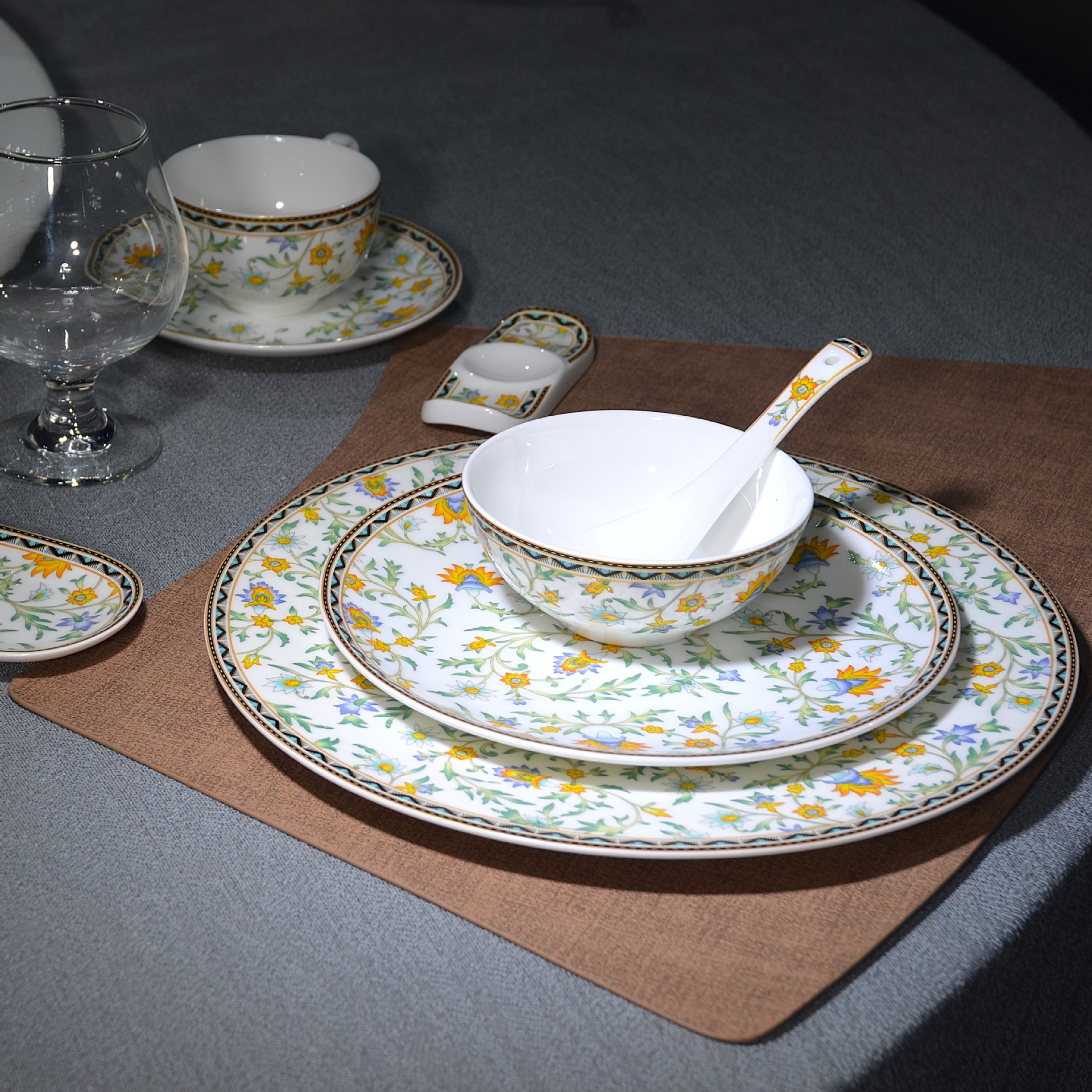 Star Hotel High-End Club Tableware Ceramic Display Set High Bone China Fresh and Elegant High-End Hotel Supplies Floral Design