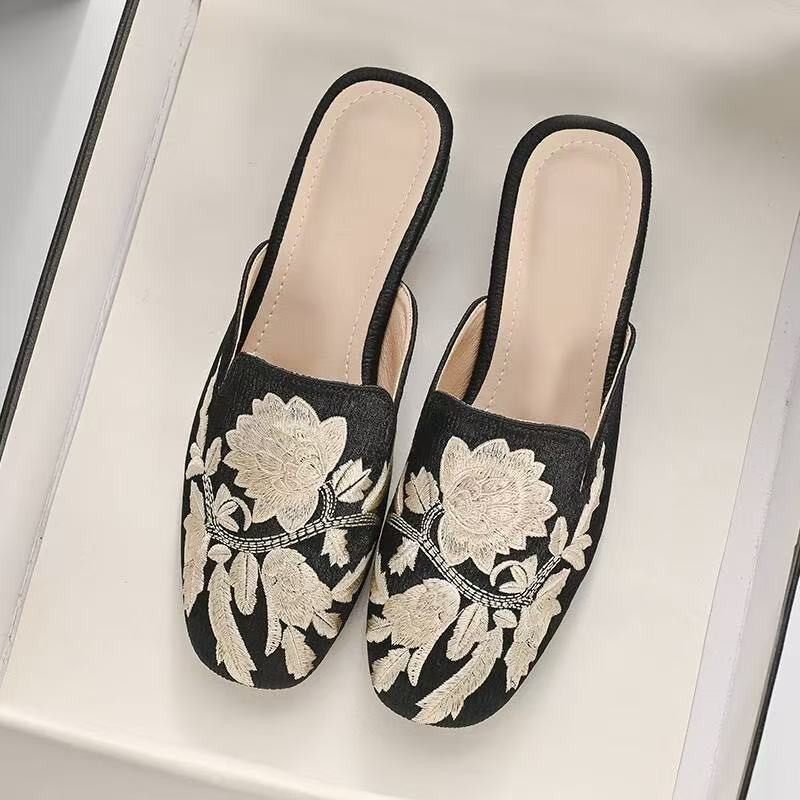 2026 verano nuevo estilo chino bordado estilo nacional zapatillas retro Muller moda versátil zapatillas de cabeza media image 7
