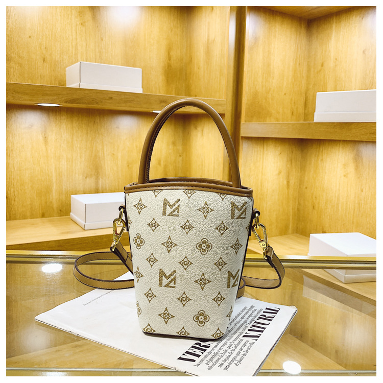 Fashion bucket bag for women 2023 spring new versatile cute rabbit bag high-end casual shoulder crossbody bag_voghion.com