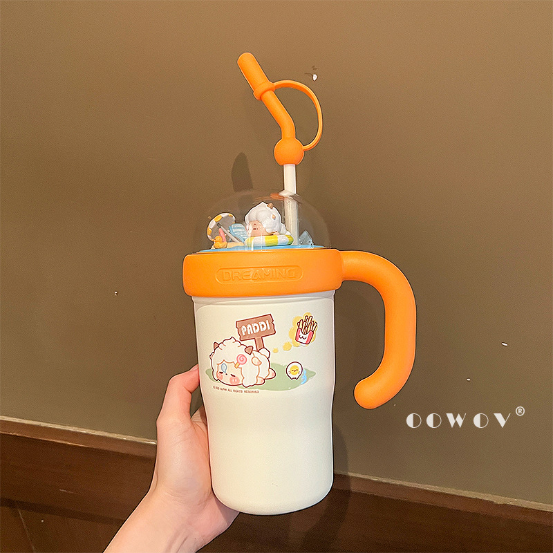 Taza termo de marca compartida Pleasant Goat 2025 nueva taza de hielo de alto valor para mujer linda taza de agua con pajita taza de gran capacidad