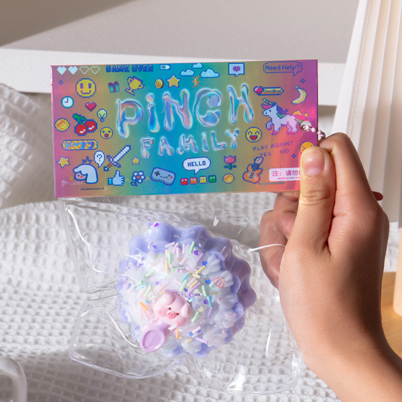 Cartoon marshmallow nube pellizco rojo en línea cremoso brillante cara nube suave amorosa creativa pellizco música de pellizco