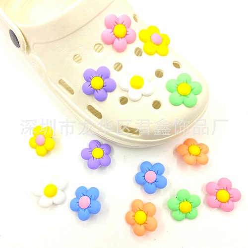 New product hole shoes flower shoe buckle PVC soft rubber flowers small flowers DIY accessory decoration buckle shoelace buckle