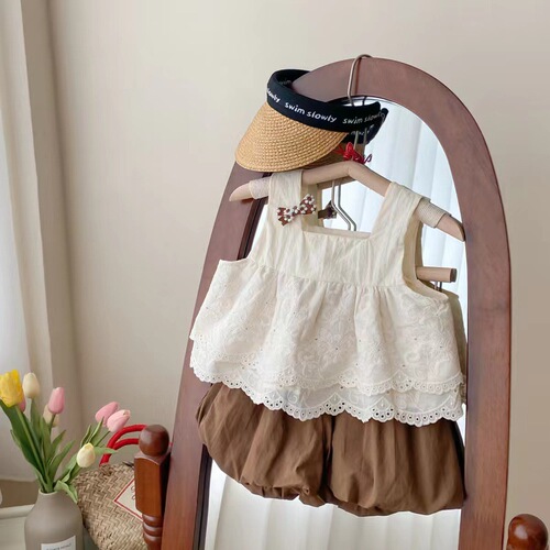 Girls suit Western-style vest embroidered baby doll sweater  small and medium-sized girl baby sleeveless top flower bud pants two-piece set