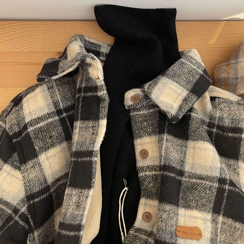 Black Plaid Shirt with Fleece Lining for Women, Brushed for Winter Layering, Loose-Fitting Top, Thickened Jacket in a Mature Style