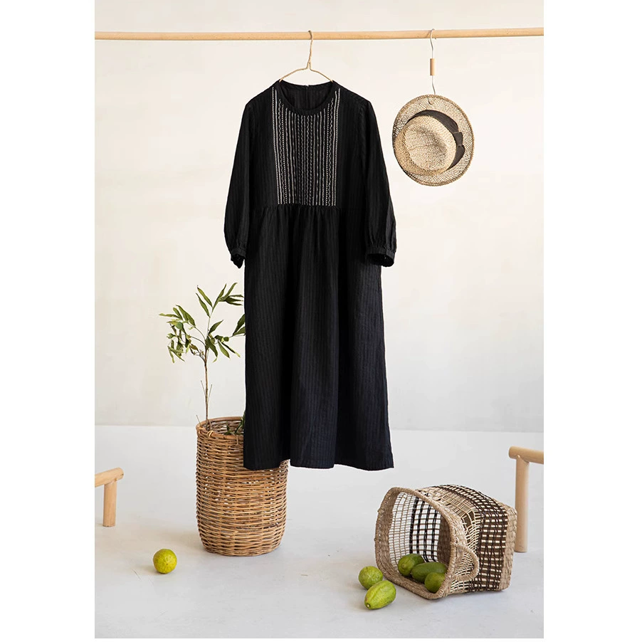 Ранняя весна 2025 Новый льняный вертикальный полосатый цвет с вышивкой из семи очков с рукавами пузыря ретро платье