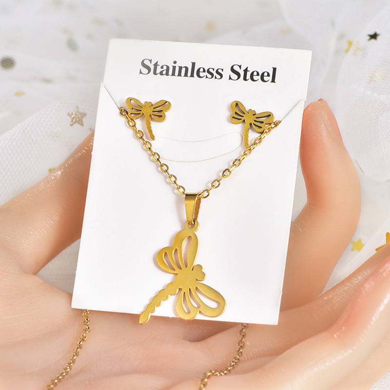 Europeo y americano transfronterizo en línea celebridad de acero de titanio colgante irregular traje retro personalizado electrochapado temperamento ins estilo colgante Accesorios