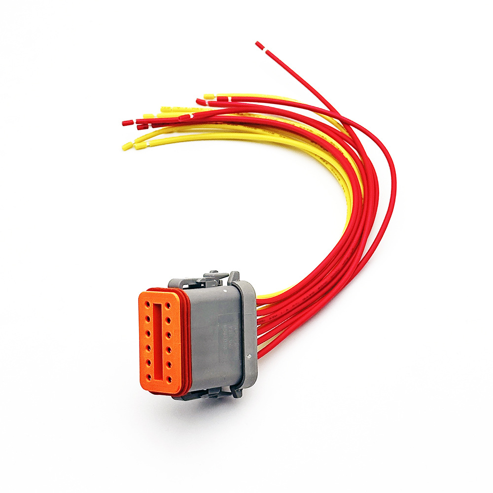 와이어가 있는 구식 사각형 플러그