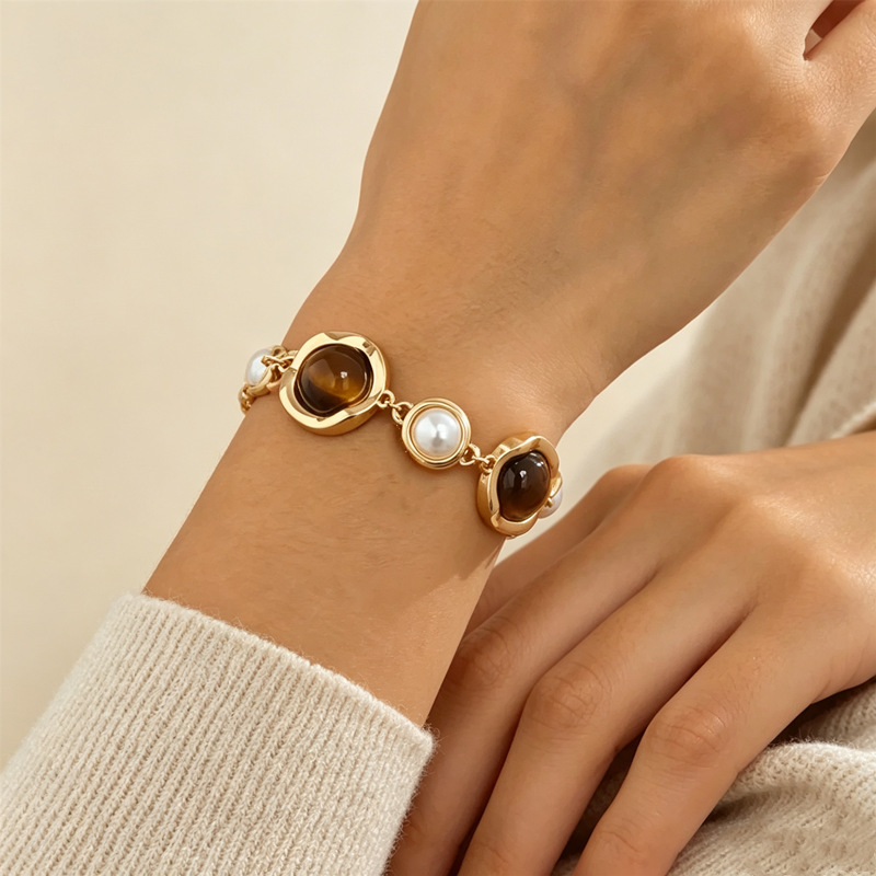 Cross-border best-selling fashion bracelet with a vintage and sophisticated feel, featuring tiger eye stone and faux pearl accents, niche bracelet 581 Cross-border best-selling fashion bracelet with a vintage and sophisticated feel, featuring tiger eye stone and faux pearl accents, niche bracelet 581