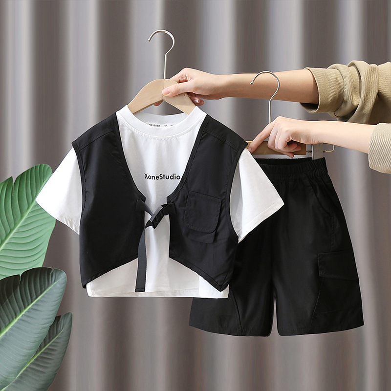 7295 Traje de verano para niños 2025 verano nuevo estilo para niños camiseta de manga corta chaleco de tres piezas de verano delgado de moda