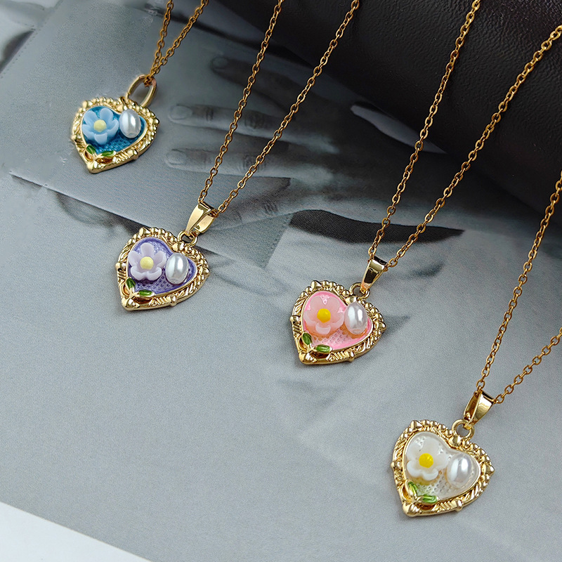 retro small design pendant pearl