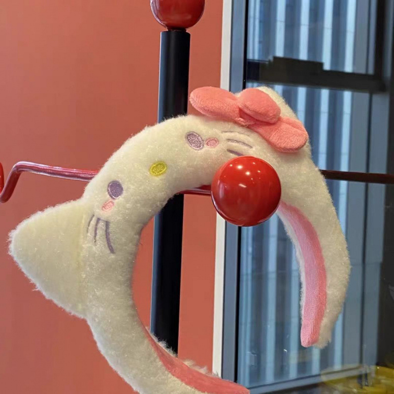 Kittyぬいぐるみはカチューシャを厚くして、超萌えてインスタを広げます。|undefined