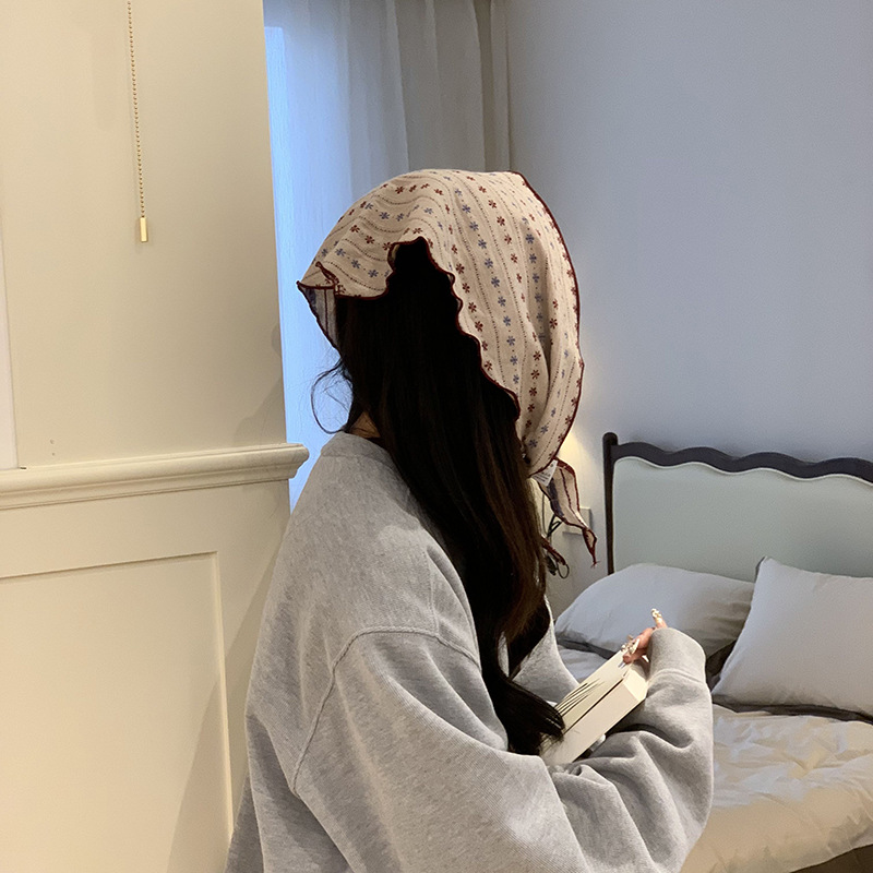 Bufandas triangulares mujeres primavera y verano nuevo estilo japonés y coreano estilo retro bufandas de moda universal bufandas pastorales bufandas de seda correa de pelo