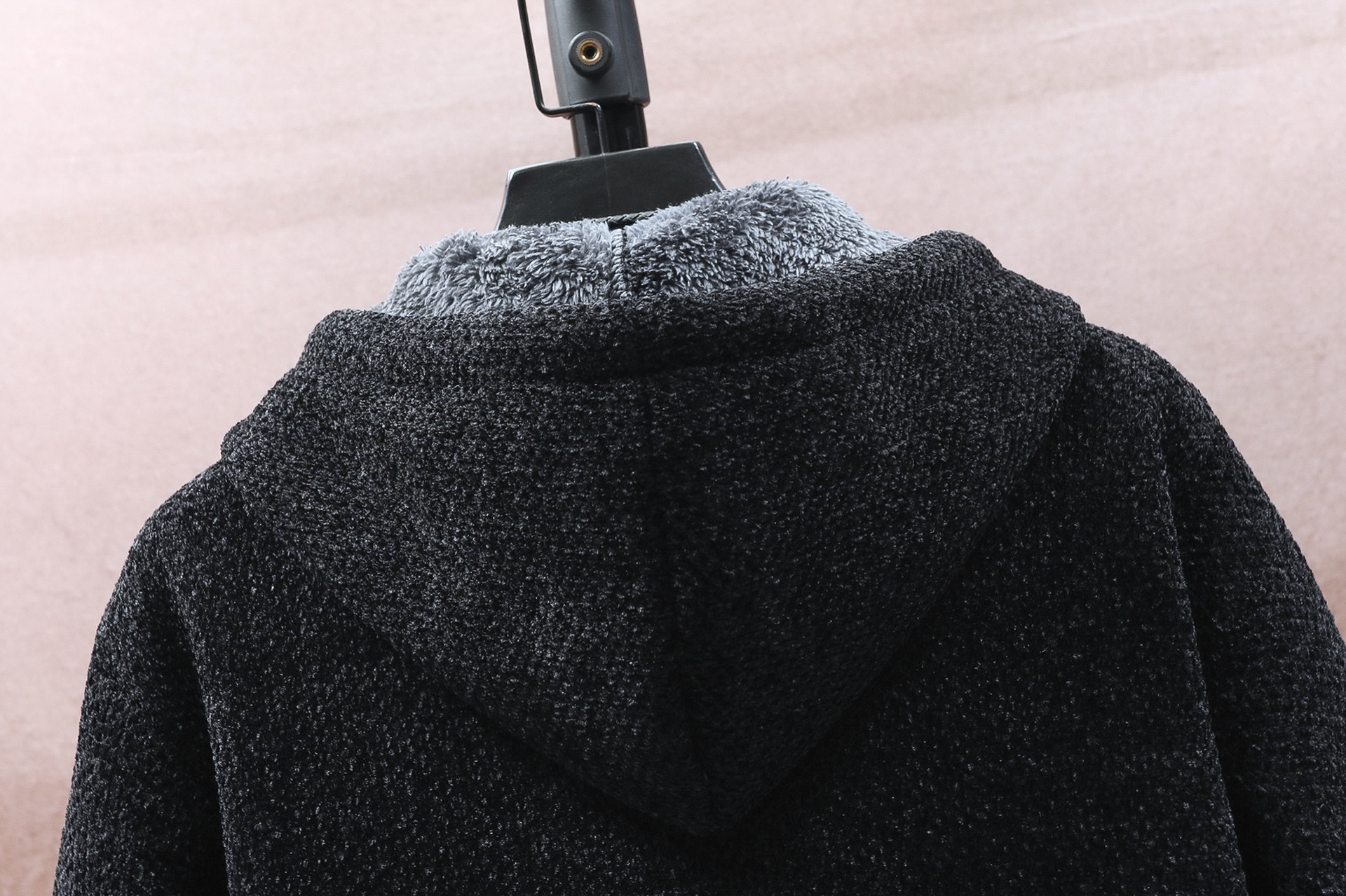 "Langer Chenille-Kapuzenpullover für Herren – Fleecegefütterter Slim Fit-Strickpullover mit geripptem Saum"_voghion.com