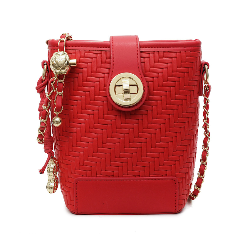 Versión coreana de la bolsa de teléfono móvil Xiaoxiangfeng 2025 nuevo bolso de cadena bolso de hombro tejido retro bolso de mensajero de todo fósforo de moda mujer