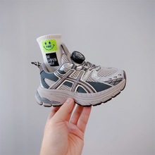 2025秋季新款童鞋男童轻便舒适运动跑步鞋韩版时尚旋钮女童老爹鞋