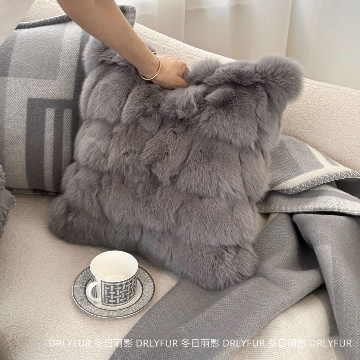 비둘기 회색 머리 여우 모피