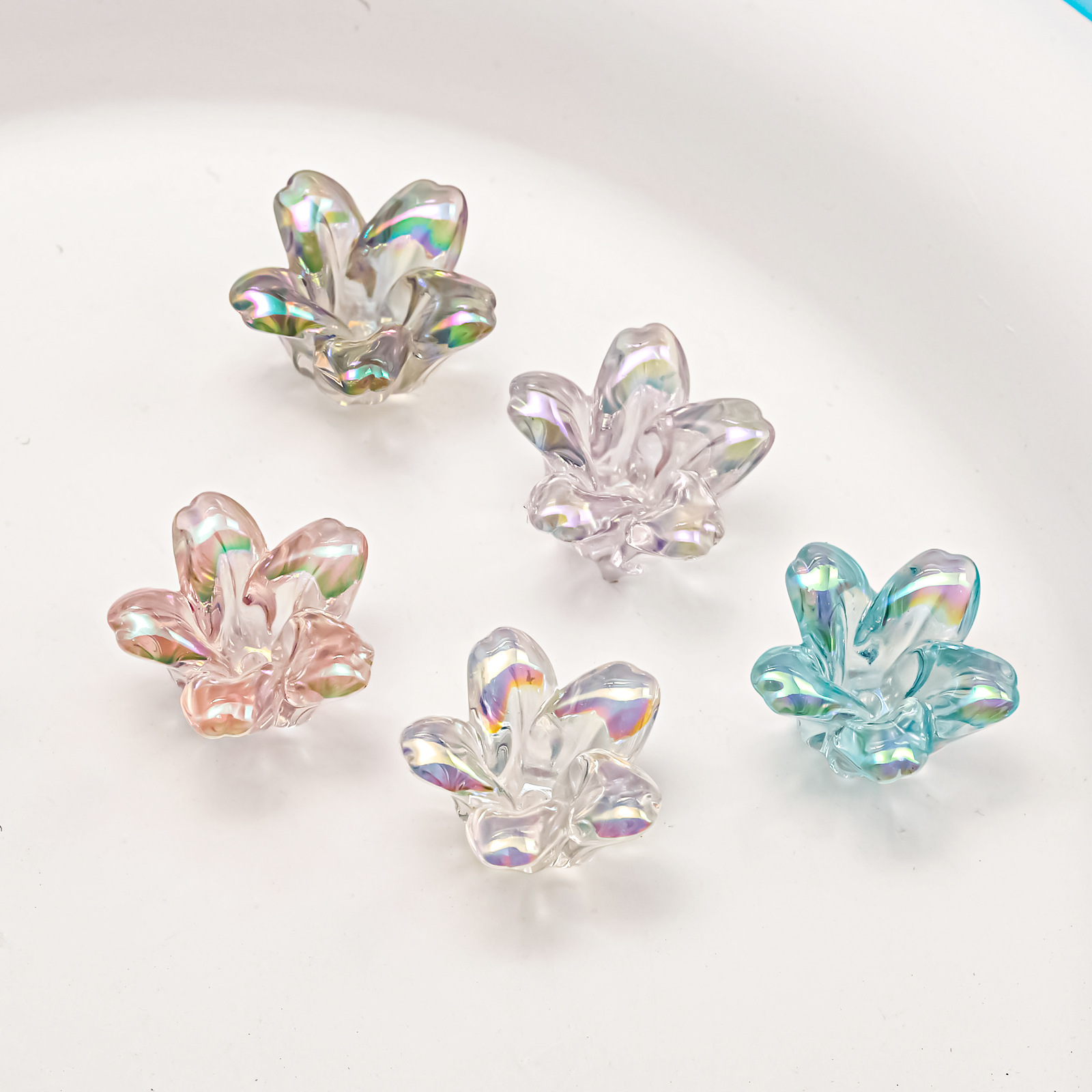 [40 paquetes] orquídea de campana transparente Lilium a través de agujeros de perlas de perlas de flores de perlas de material de cadena de teléfonos móviles al por mayor