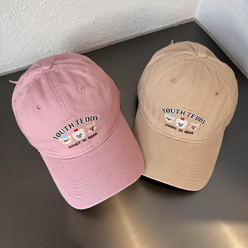 Sombreros de lengua bordados de dibujos animados coreanos para mujeres primavera y verano casuales versátiles parejas de estudiantes vino rojo sombrero de béisbol moda
