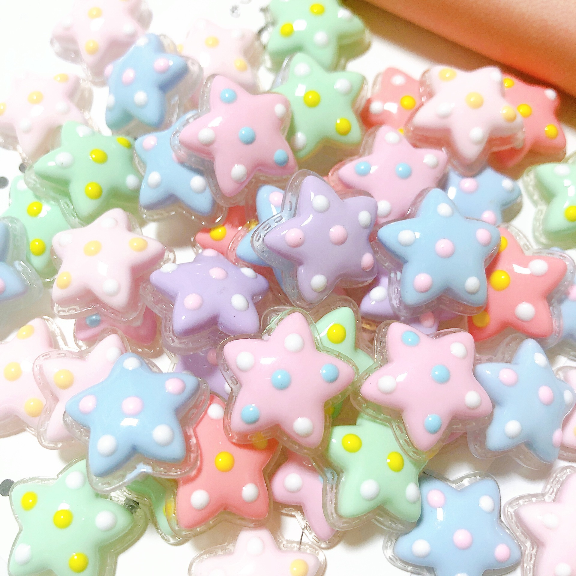 Nueva doble capa DIY punto color estrella de cinco puntas accesorios de resina hechos a mano crema pegamento teléfono caso horquilla botón material