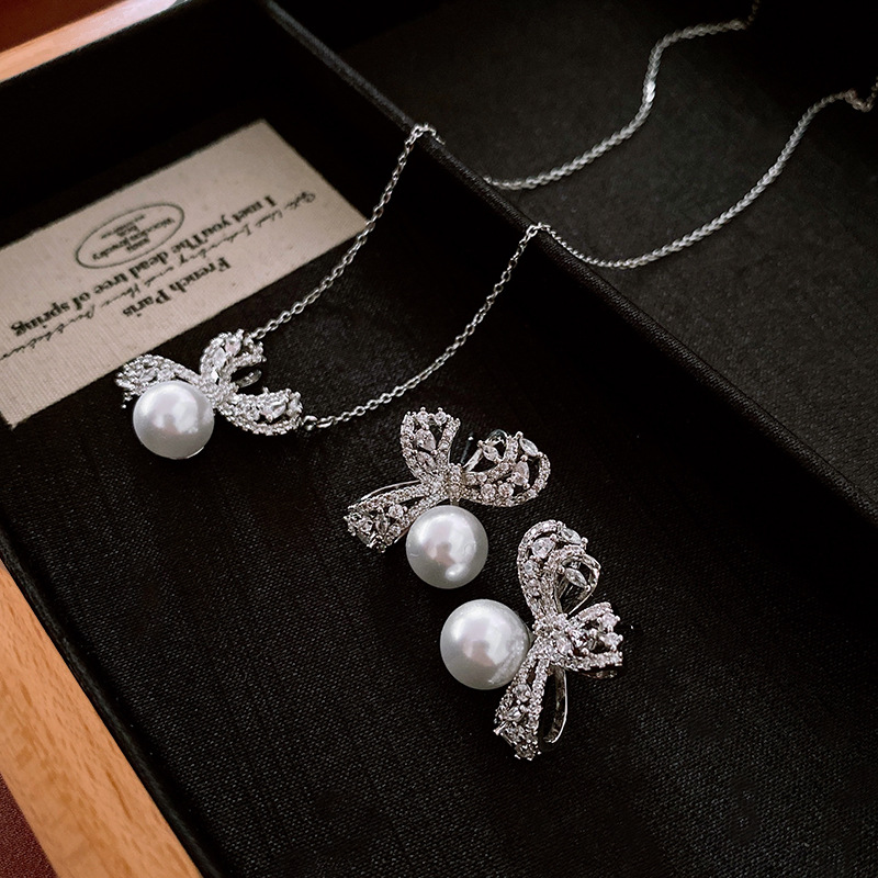 Zircon Bow Pearl Pendant Necklace