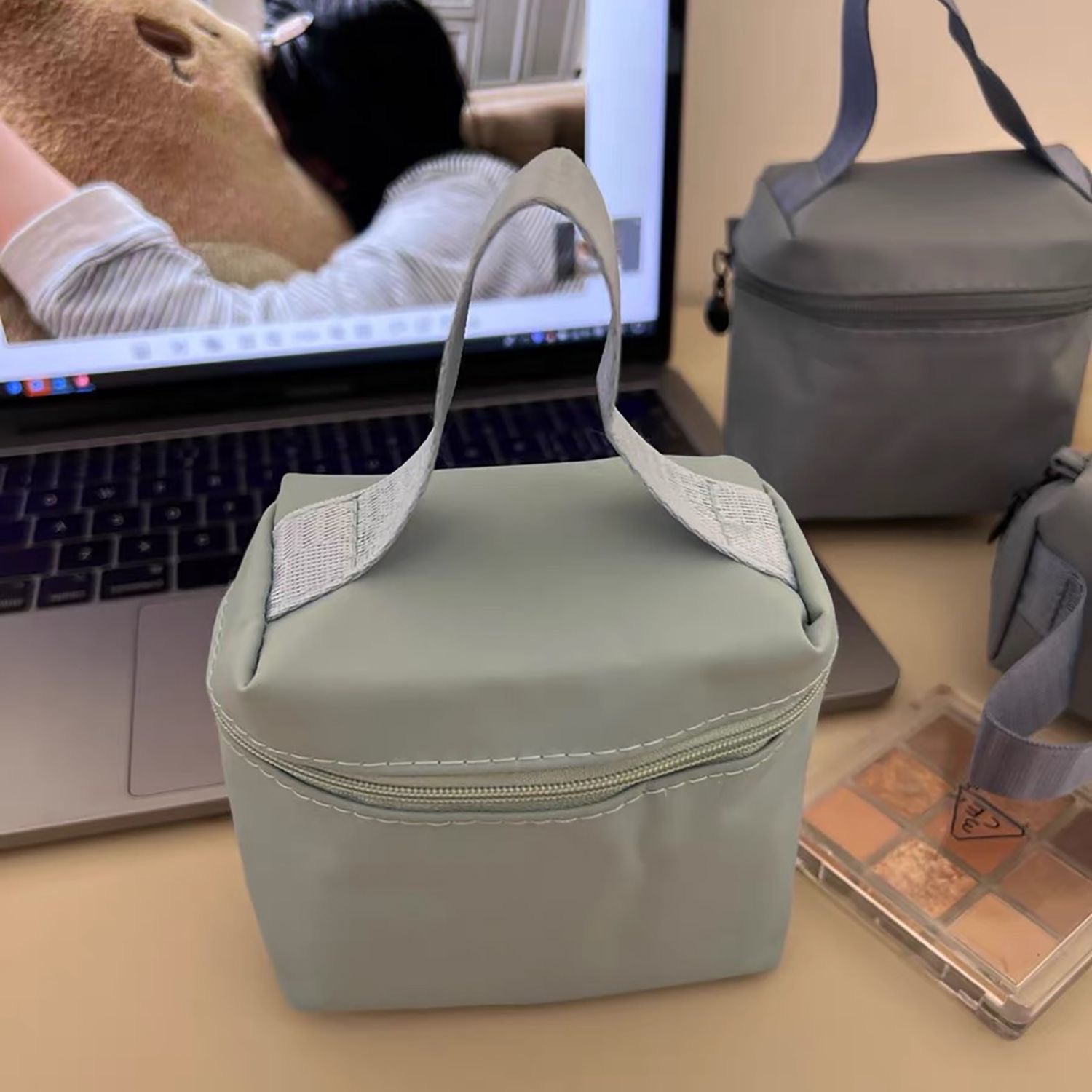 Bolso cosmético sobre rojo de nailon liso, sal, mini portátil simple, lindo tridimensional, bolsa de almacenamiento de color sólido de alto valor