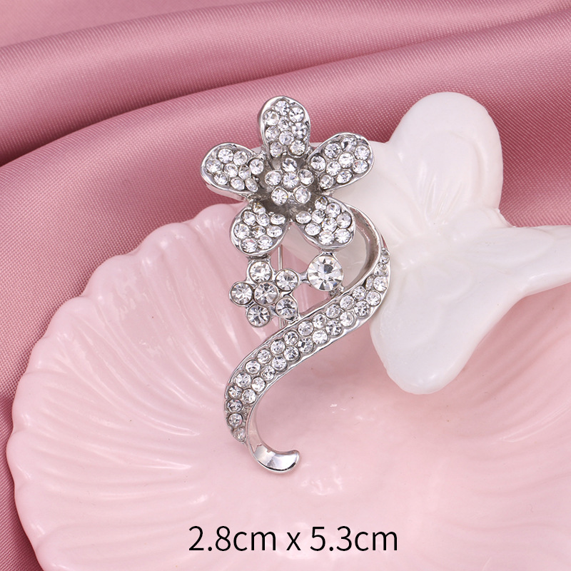 특별 통관 활 브로치 일본 패션 창조적 인 CORSAGE 핀 진주 모조 다이아몬드 성격 틈새 액세서리