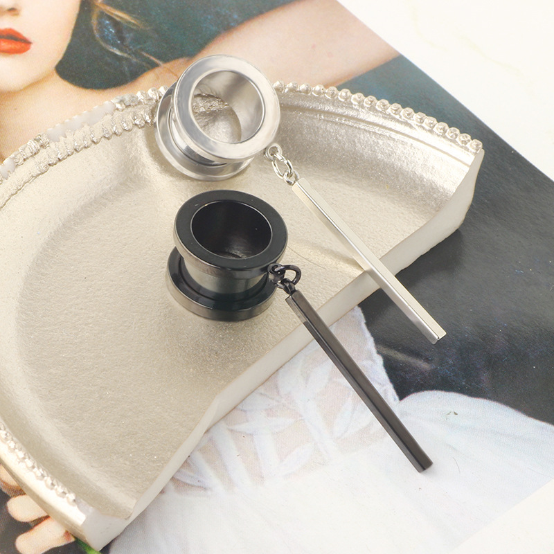 Pointed titanium steel lip stud product view