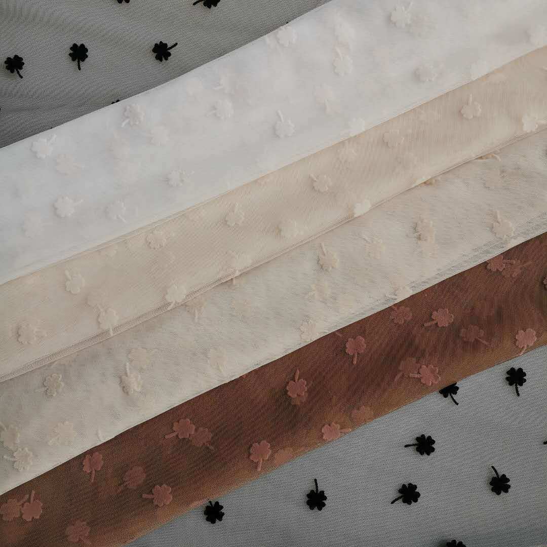 爆款40眼网纱底布四叶草双面植绒 小清新网纱 裙装面料 颜色现货