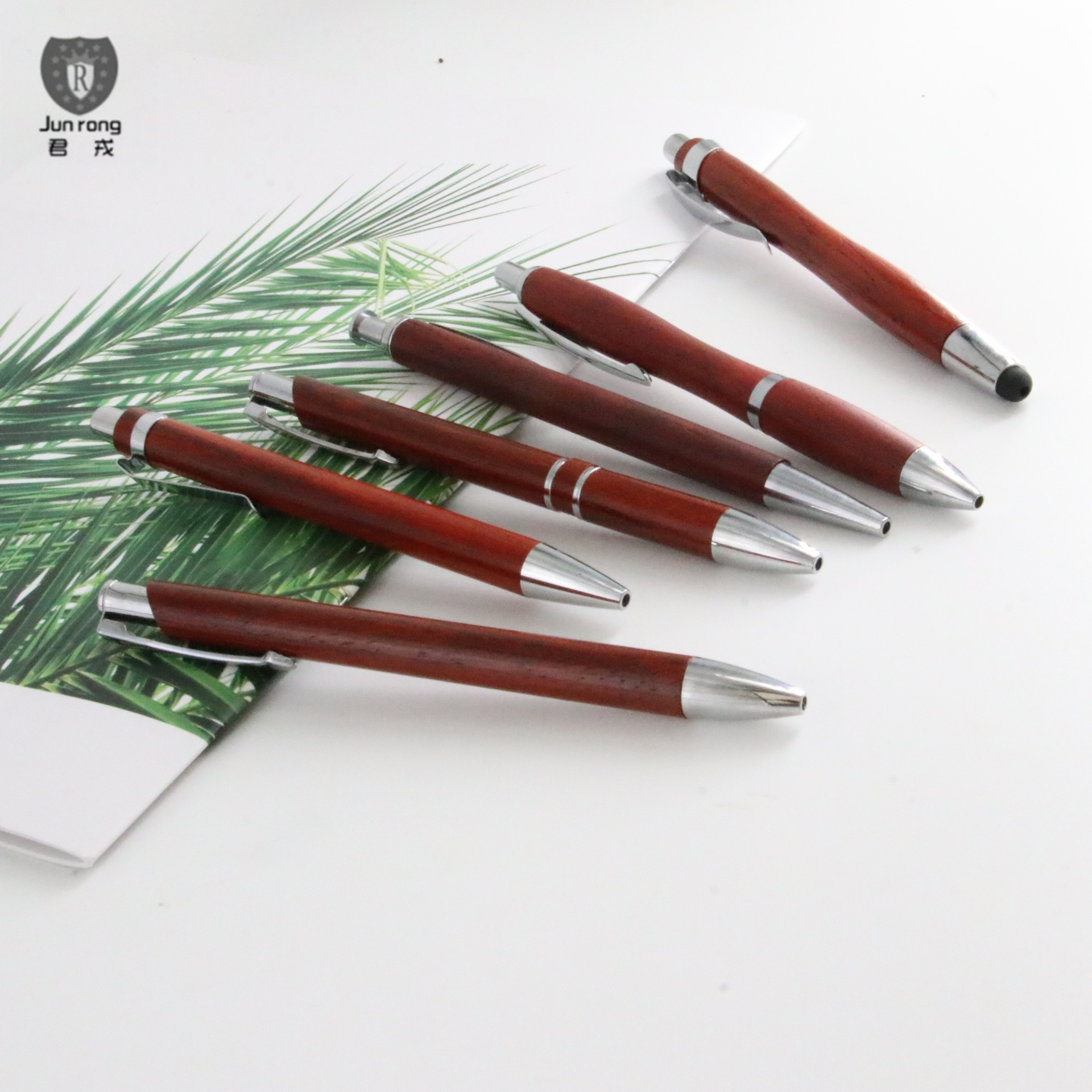 Pluma de madera roja pluma de regalo logotipo láser bolígrafo múltiple pluma de regalo de Navidad pluma de madera de bambú pluma de descuento