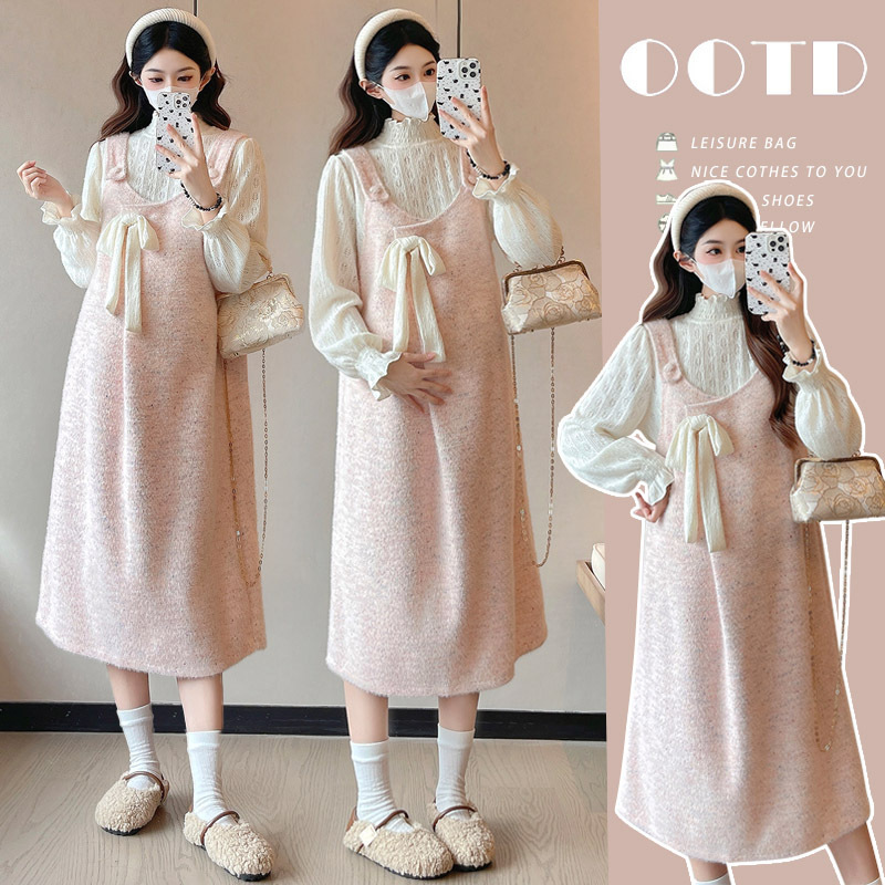 Autumn and Winter New Plus-Size Maternity Outfit with a Pink Woolen Bow, Age-Reducing Suspender Dress + Lace Base Top Autumn and Winter New Plus-Size Maternity Outfit with a Pink Woolen Bow, Age-Reducing Suspender Dress + Lace Base Top
