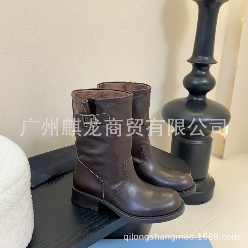 高端品质2025秋冬三角标真皮圆头复古低跟皮带扣中筒马丁靴骑士靴|undefined
