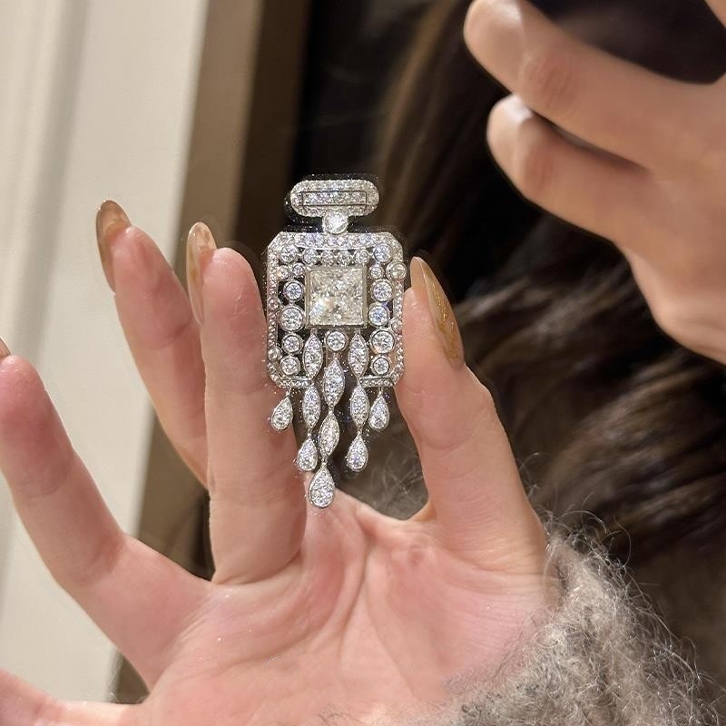 Tweed Style~Exquisite Perfume Bottle Brooch Niche Design Accessible Luxury High-End Classy Coat Suit Pin Accessories