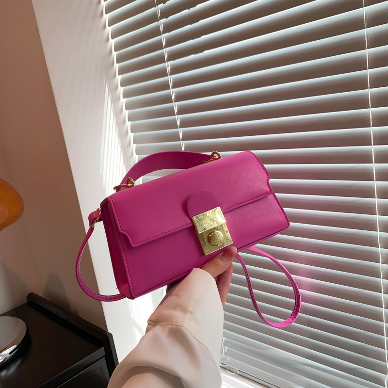 2025 primavera nuevo temperamento diseño de moda estilo extranjero textura simple mochila de hombro bolso de bloqueo de mano color caramelo