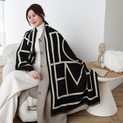 マフラー女性の高級感シンプルな白黒アルファベットom大ストールオフィス防風ストール両用ロングタイプのお土産