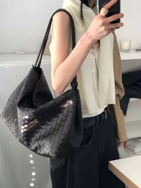 Korean cross-border monorow women's vintage niche large-capacity woven bag casual shoulder underarm tote bag