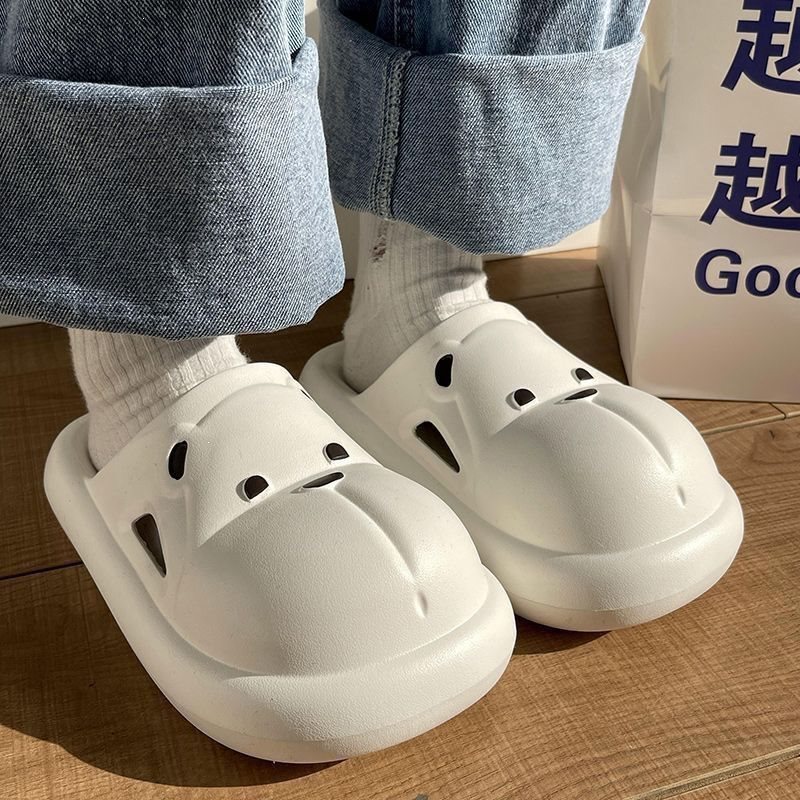 Winnie the Pooh clogs with a super soft feel, summer thick-soled non-slip outdoor dopamine clogs for men and women Winnie the Pooh clogs with a super soft feel, summer thick-soled non-slip outdoor dopamine clogs for men and women