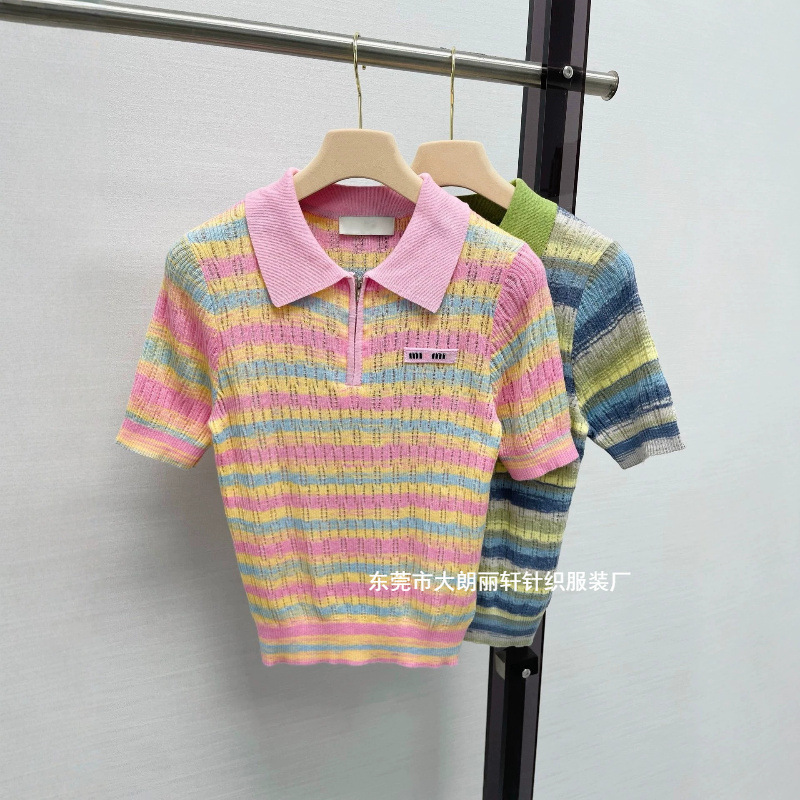 Sweet rainbow striped knit crop top, half-zip, color-blocked collar, slim fit, short sleeve knit T-shirt (source of goods)