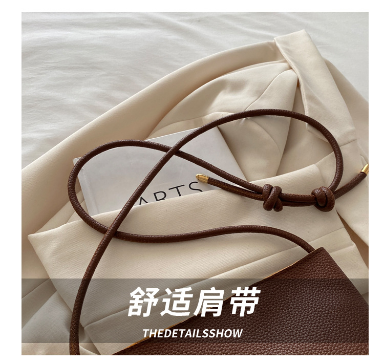 Solid-color simple single-shoulder casual. This year, the retro large-capacity 2024 new autumn crossbody bucket bag for women is in vogue Item Picture