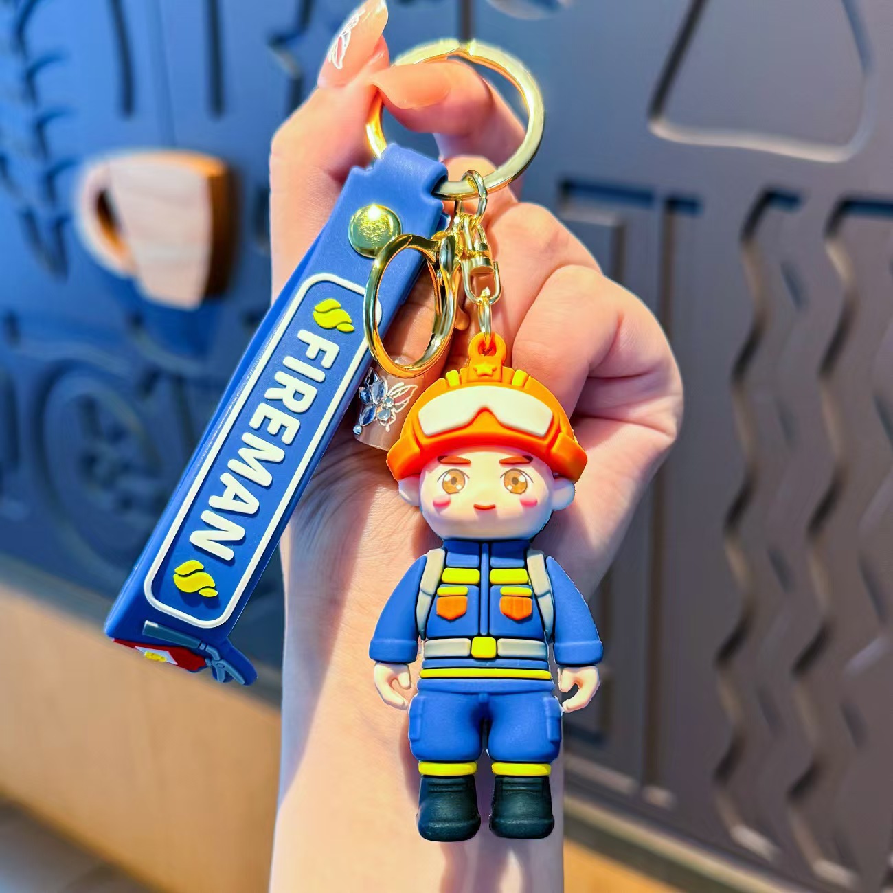 Policía de tráfico de dibujos animados llaveros muñecas bomberos bolsas de oso coche colgar muñecas regalo pequeño