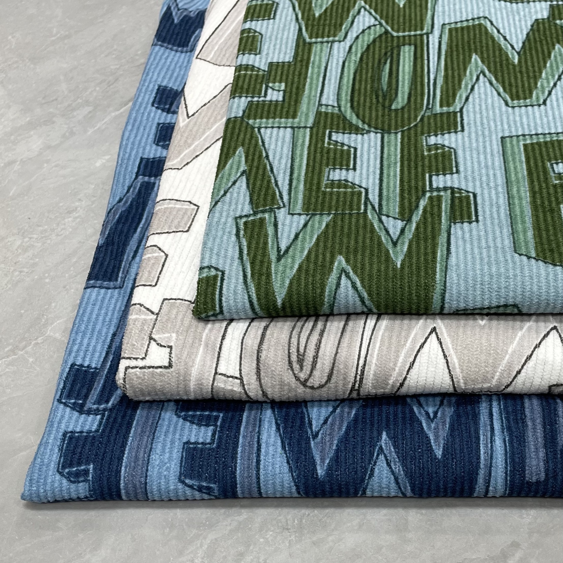 现货批发8坑灯芯绒字母印花面料新款时尚女装套装连衣裙箱包面料