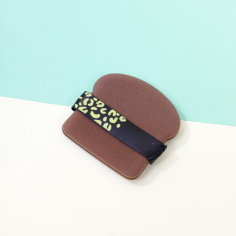 Toast, polvo de chocolate, marshmallow seco y húmedo, pan de doble propósito, esponja de maquillaje, almohadilla de aire, polvo de lana corta en forma de dedo.