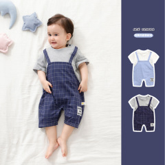新生嬰兒背帶格子假兩件夏季薄連體服紳士寶寶百日滿月爬服哈衣
