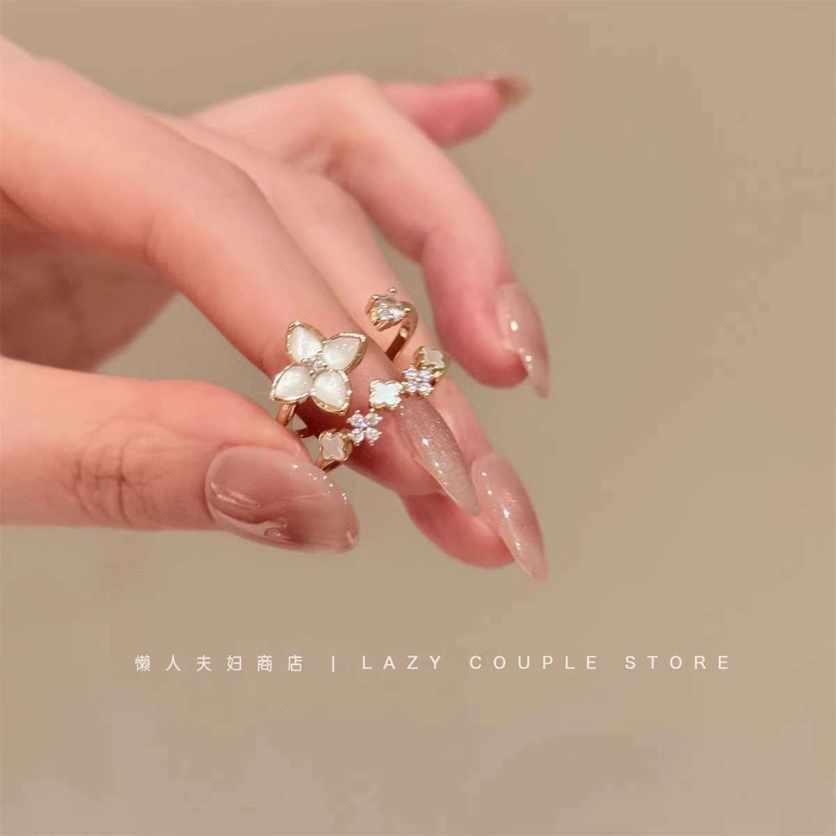 Elegant Socialite Style Light Luxury Four-Leaf Clover Mother-Of-Pearl Ring for Women, Exquisite Niche Design, Gentle Temperament, Trendy Hot-Selling Item