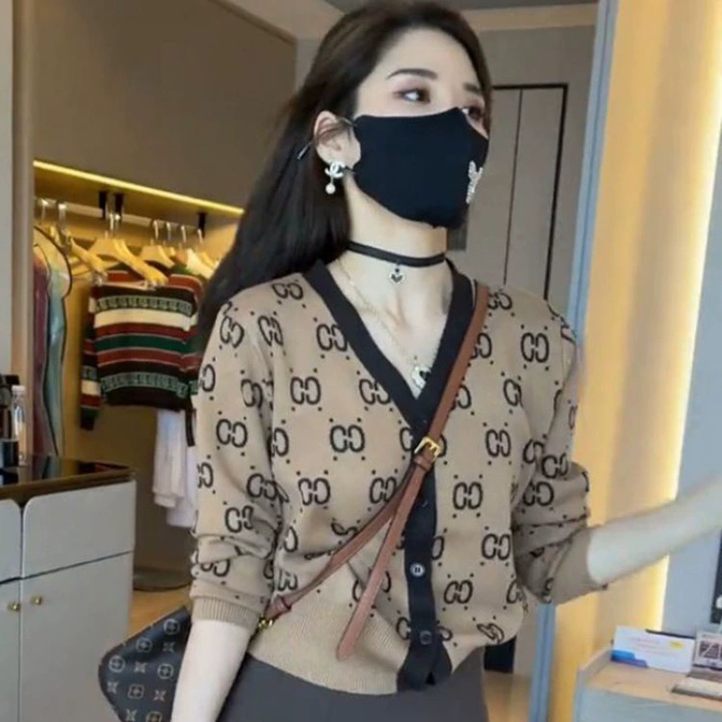 Стильная двойная буква C вязаный кашемировый кардиган женский дикий V-образный топ короткий тонкий свободный свитер шерстяное пальто