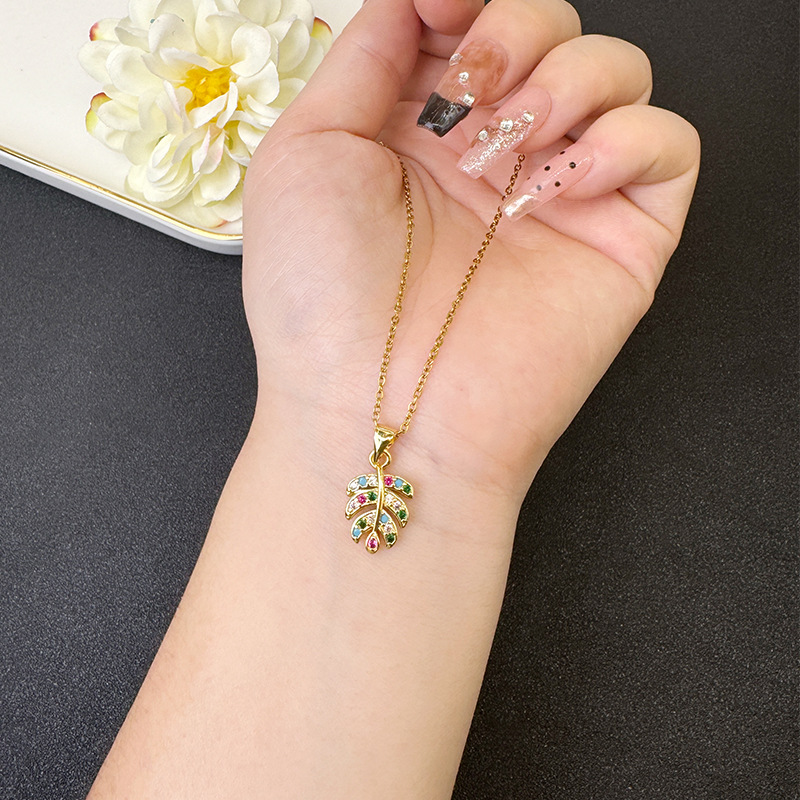 Collar de oro de arena de Vietnam Moda Super flash con microincrustaciones de hojas Pendientes Conjunto Mujer Dulce Todo fósforo Advanced Sense Joyas al por mayor