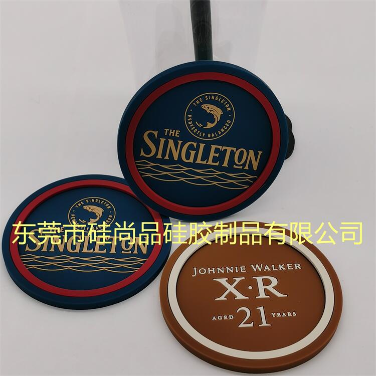 Fábrica de procesamiento personalizado de moda caricatura silicona taza de vinos extranjeros suave pegamento de goma goteo taza de té estereoscópica