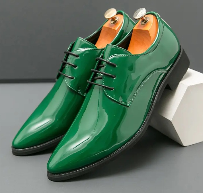 Zapatos de cuero con cordones puntiagudos brillantes para hombres, zapatos derby para banquetes de discoteca de moda para hombres, zapatos dorados para hombres, aumento de talla grande para jóvenes