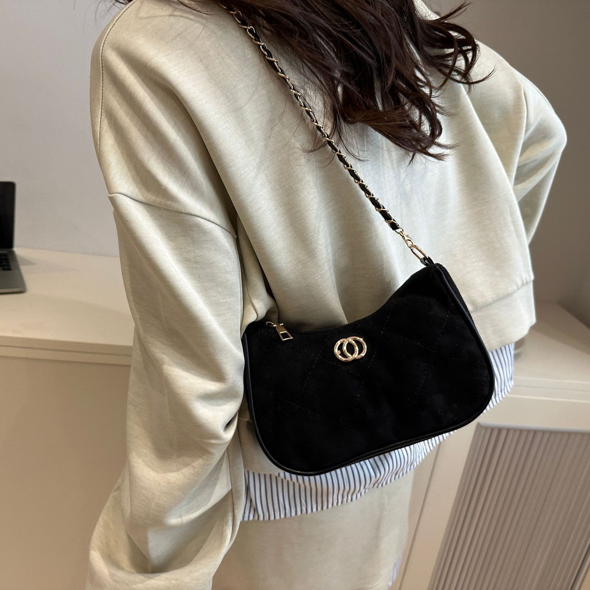 Retro Chain Ring Bag